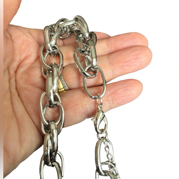 GOLD OR SILVER CHOKER NECKLACE WITH LARGE HANGING HEART - Picture 9 of 9